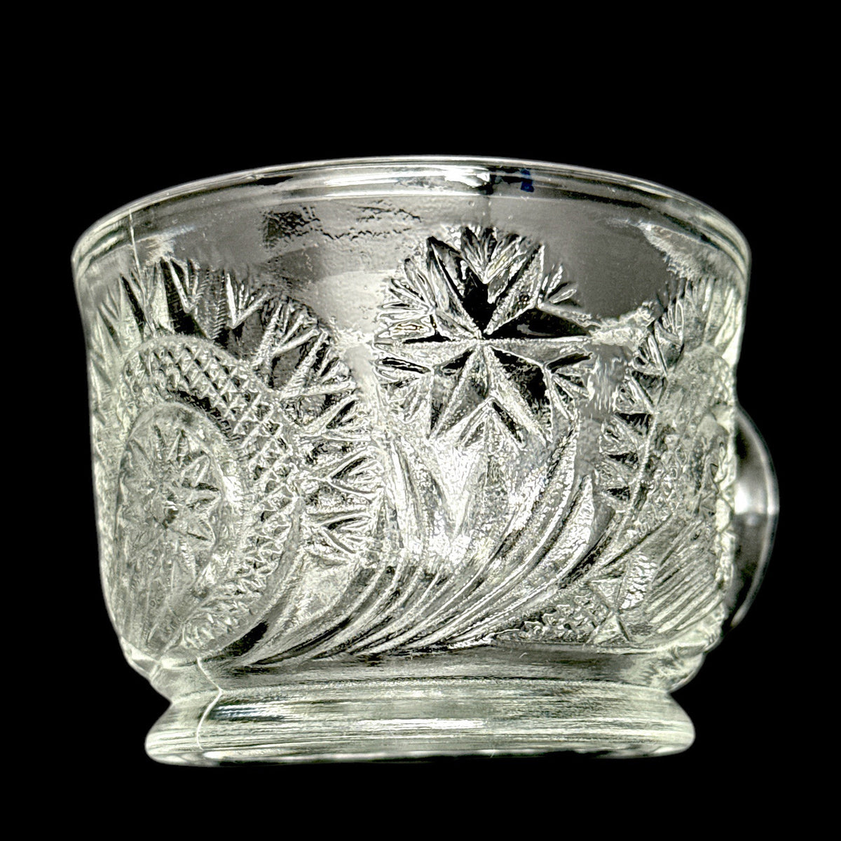 LE Smith Buttons and Daisy 15” Punch Bowl Set - 12 4.5 oz Cups & Glass Ladle