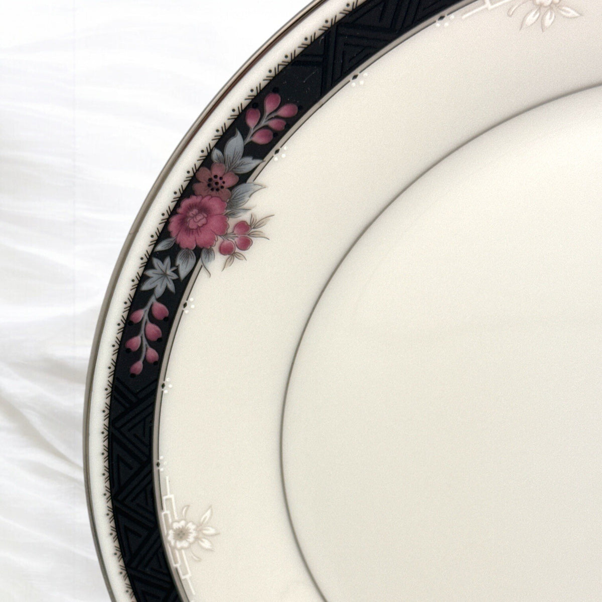 Set of 4 Noritake Ivory China ETIENNE 8 1/2" SALAD PLATES #7260 Japan
