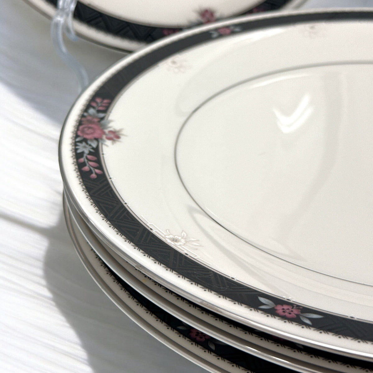Set of 4 Noritake Ivory China ETIENNE 10.5” DINNER PLATES #7260 Japan