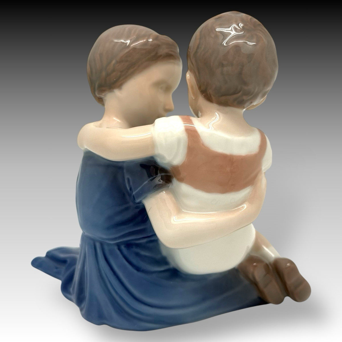 BING & GRØNDAHL Denmark Figurine 1568 Brother & Sister Children 4.5" Blue Dress