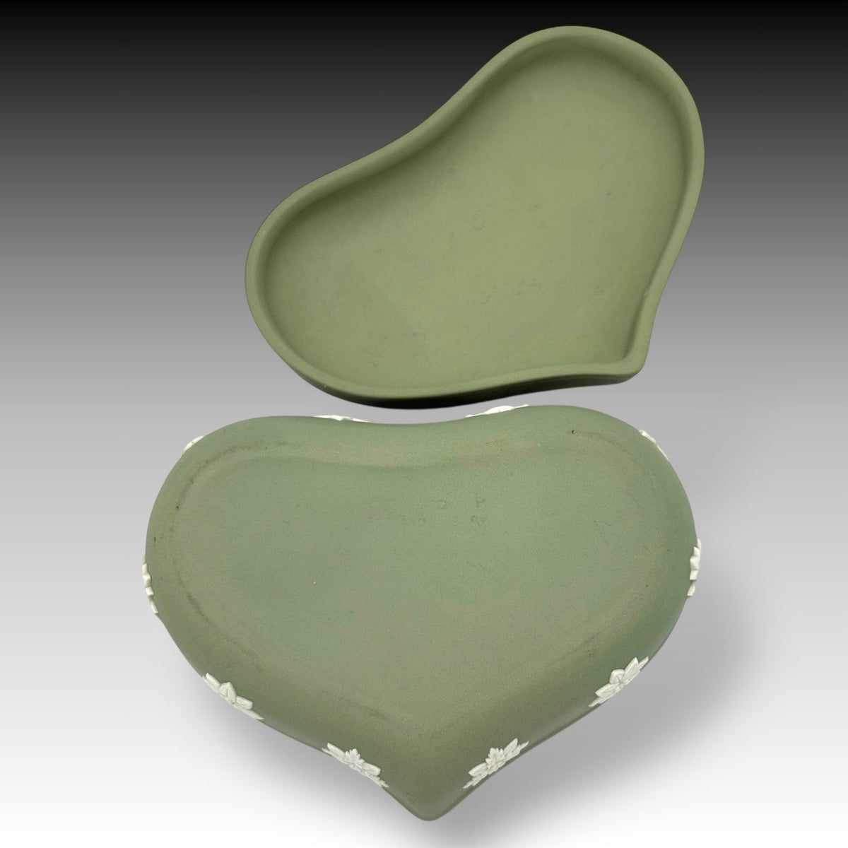 WEDGWOOD Jasperware Heart Trinket Box Celadon Green 1960s ENGLAND CLASSIC