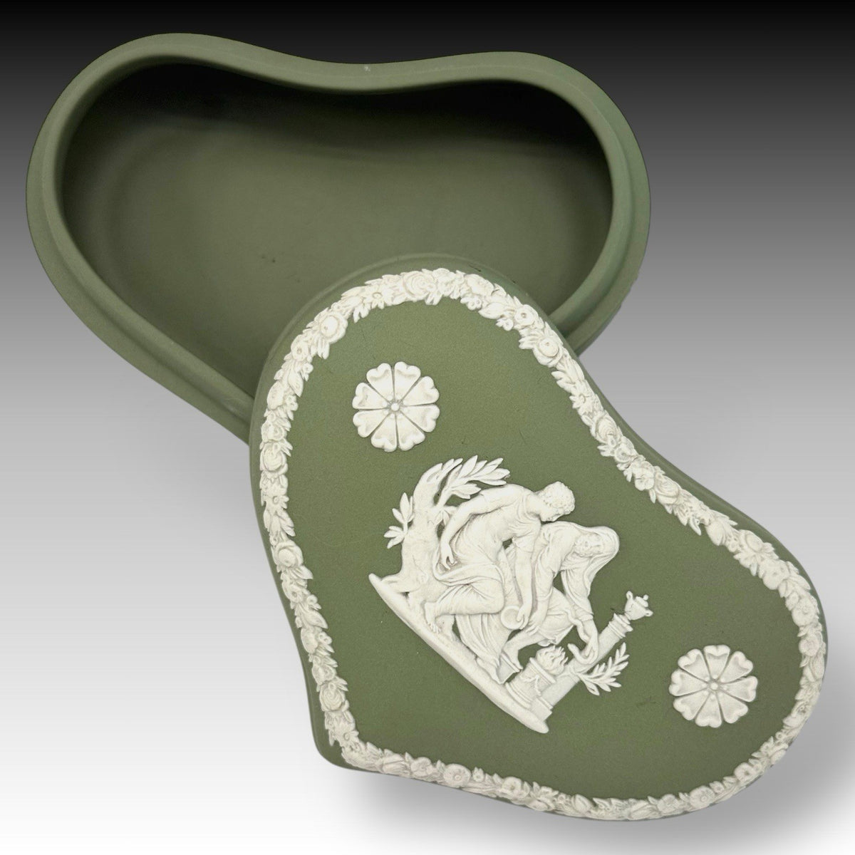 WEDGWOOD Jasperware Heart Trinket Box Celadon Green 1960s ENGLAND CLASSIC