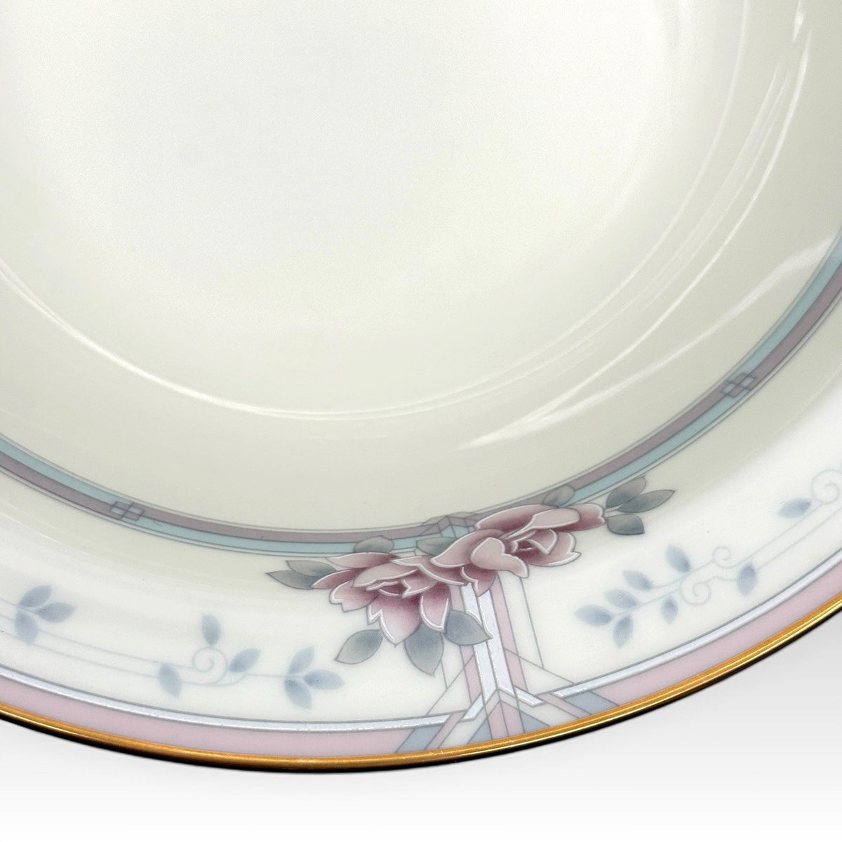 Noritake Magnificence 9736 Large Round Serving Bowl Bone China Gold Trim 9 3/8"