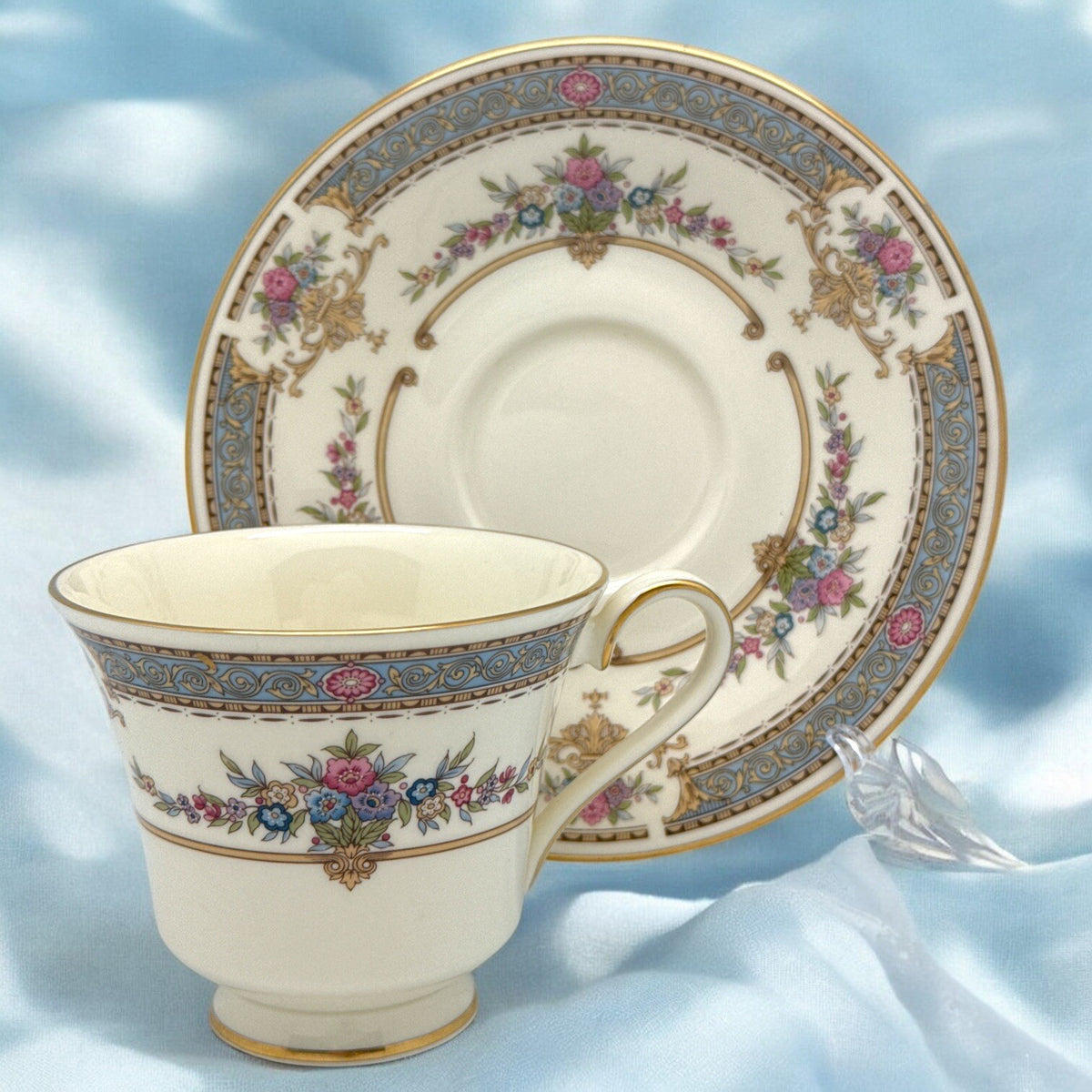 1979 Minton PERSIAN ROSE Set of 4 CUPS & SAUCERS Gold Trim Bone China England