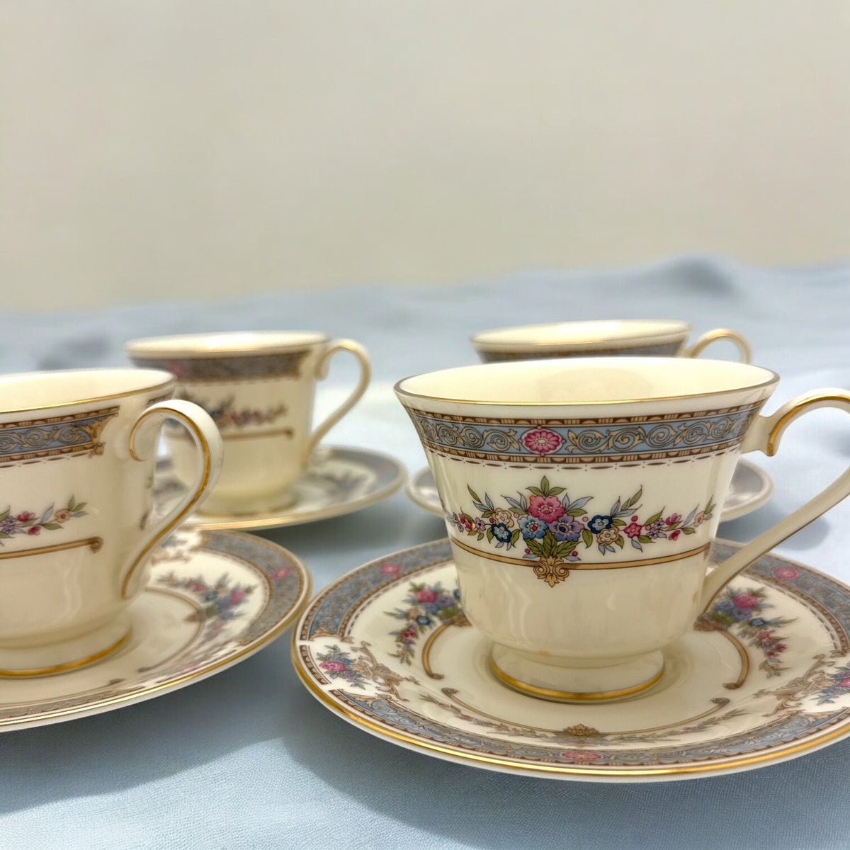 1979 Minton PERSIAN ROSE Set of 4 CUPS & SAUCERS Gold Trim Bone China England