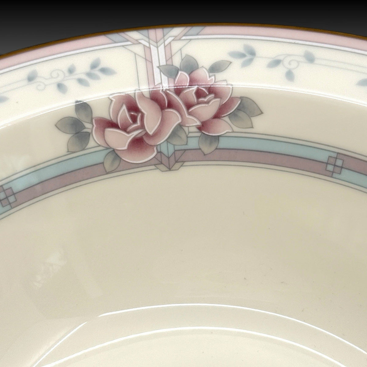 Noritake Magnificence 9736 Large Round Serving Bowl Bone China Gold Trim 9 3/8"