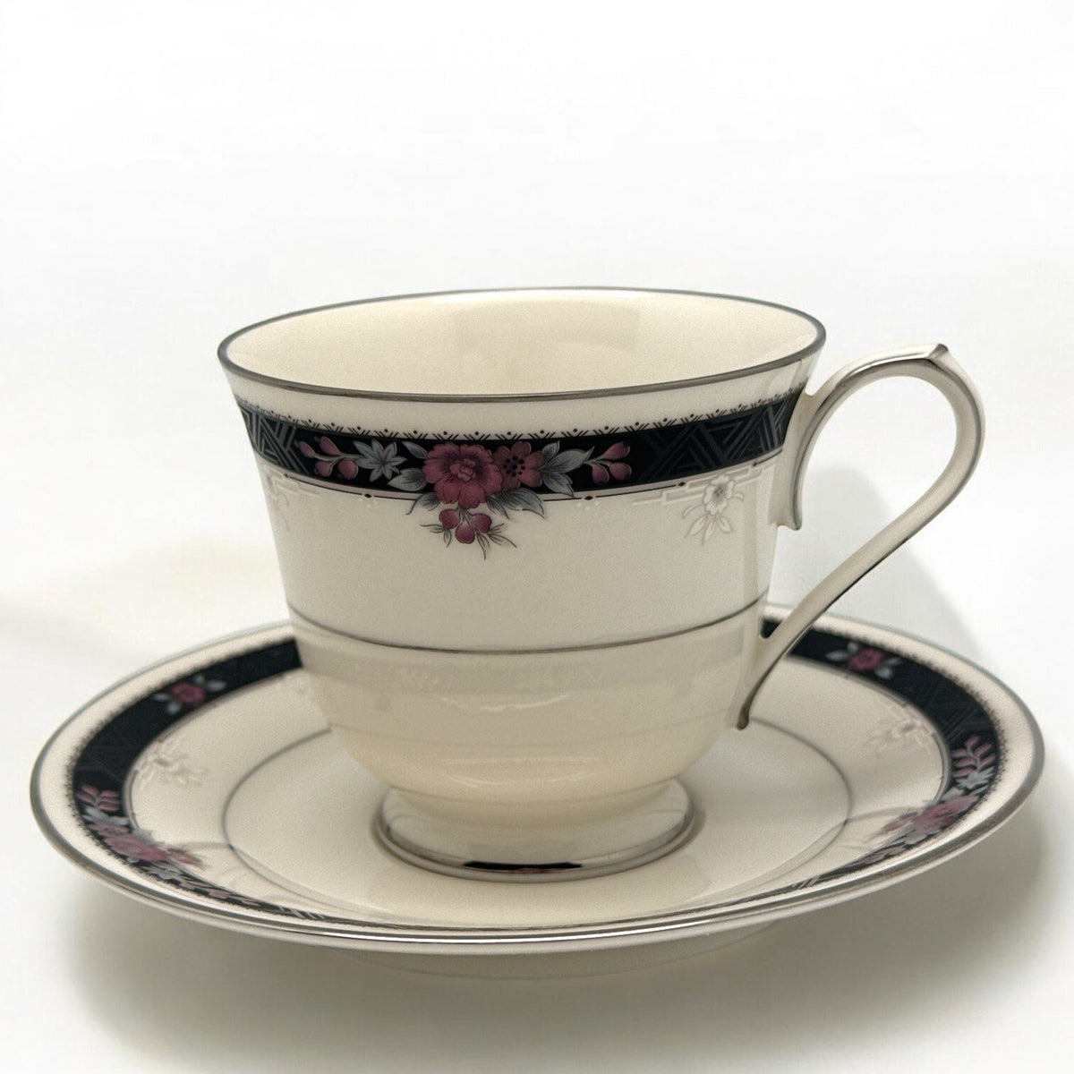 Set of 4 Noritake Ivory China ETIENNE 4 2/8" CUPS & SAUCERS #7260 Japan
