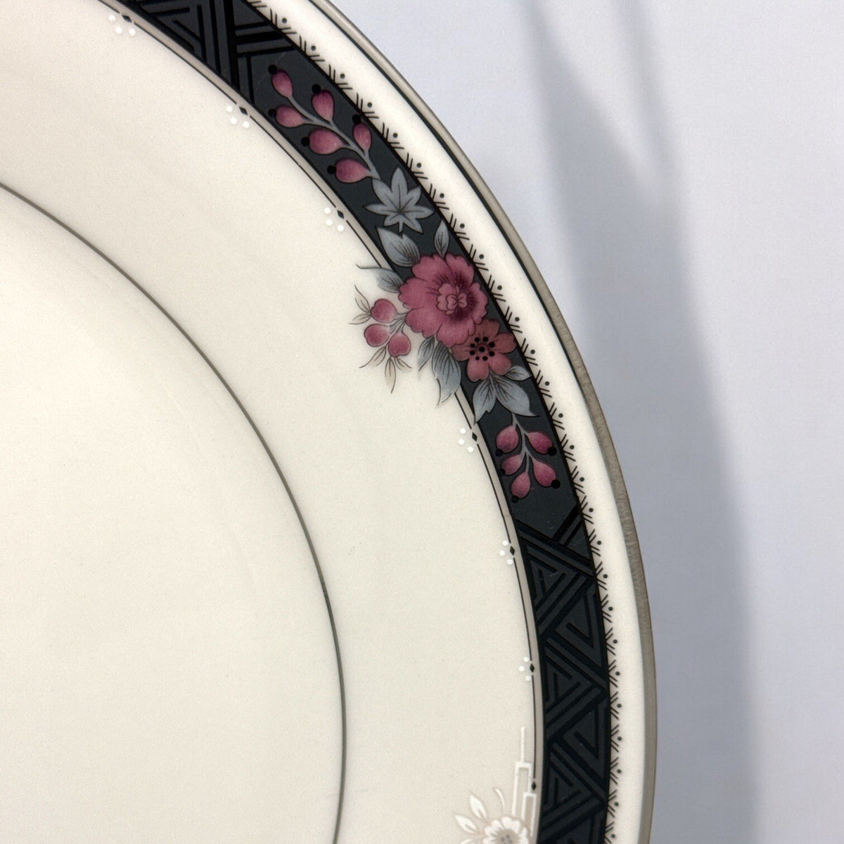 Set of 4 Noritake Ivory China ETIENNE 10.5” DINNER PLATES #7260 Japan