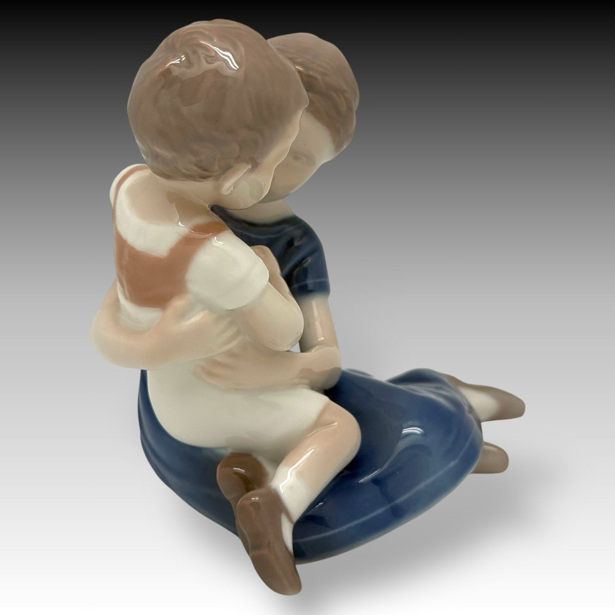 BING & GRØNDAHL Denmark Figurine 1568 Brother & Sister Children 4.5" Blue Dress