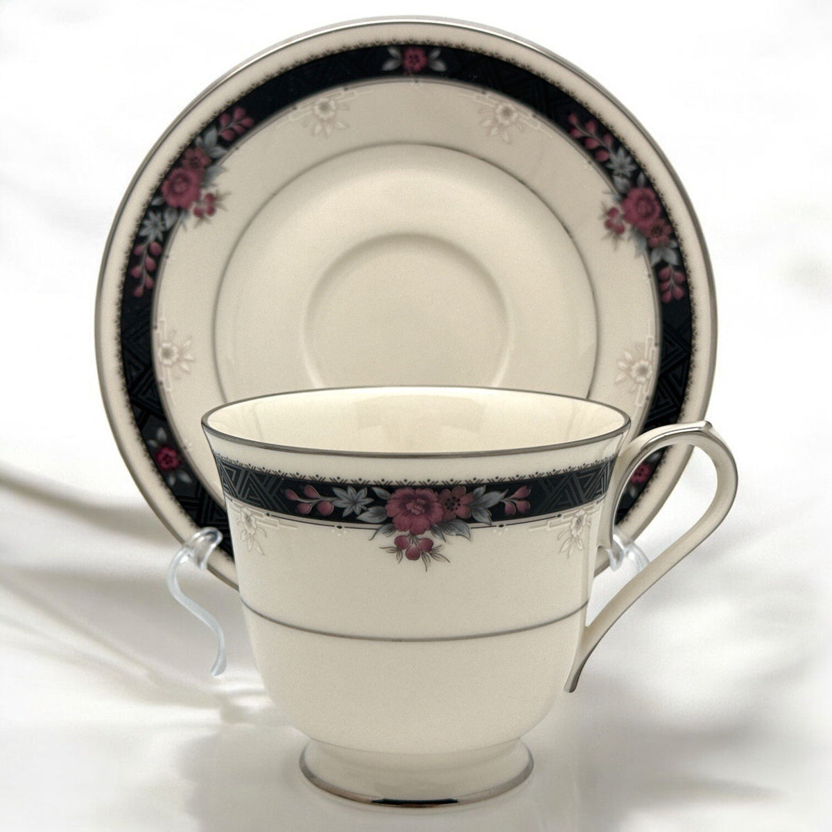 Set of 4 Noritake Ivory China ETIENNE 4 2/8" CUPS & SAUCERS #7260 Japan