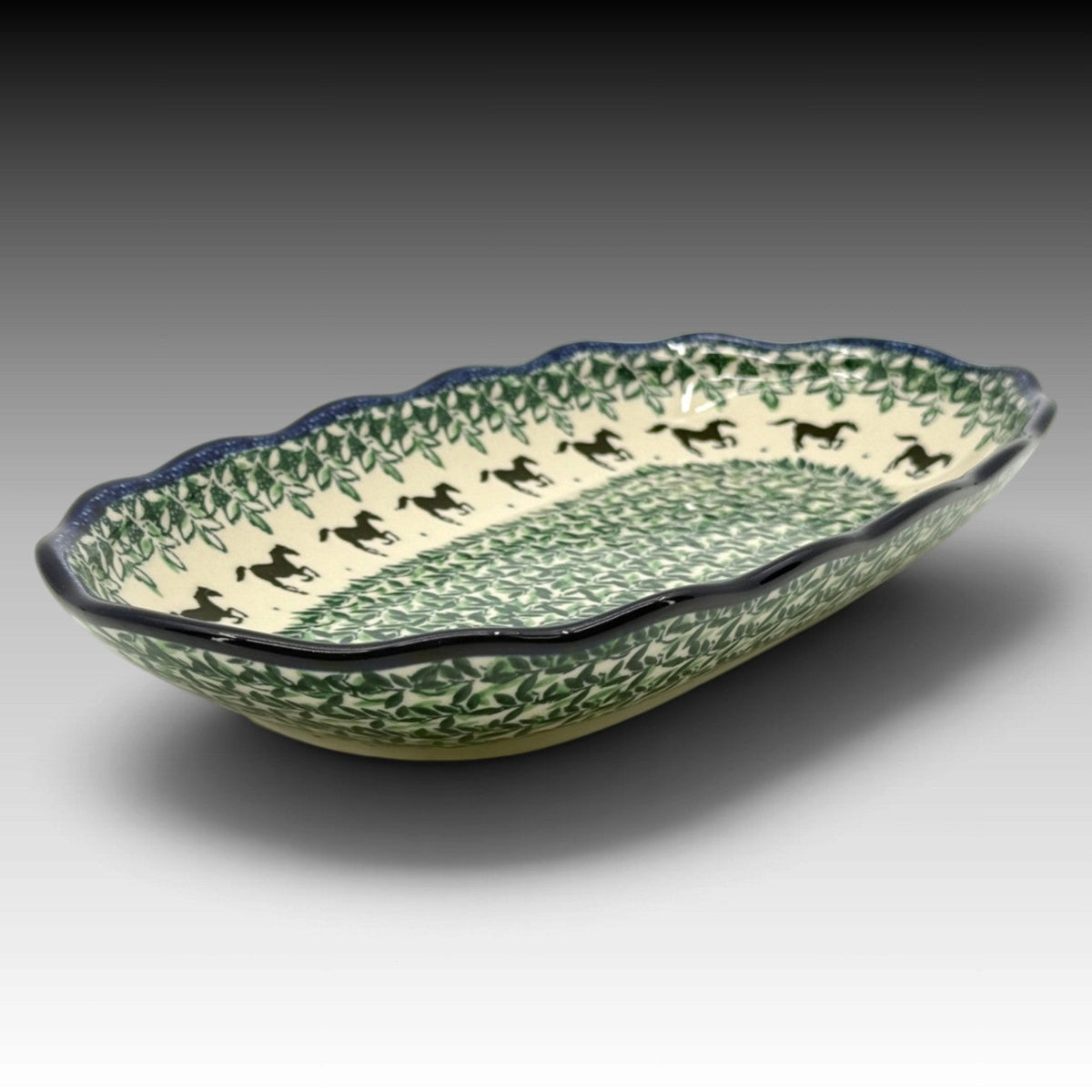 Black Beauty scalloped oval tray front view