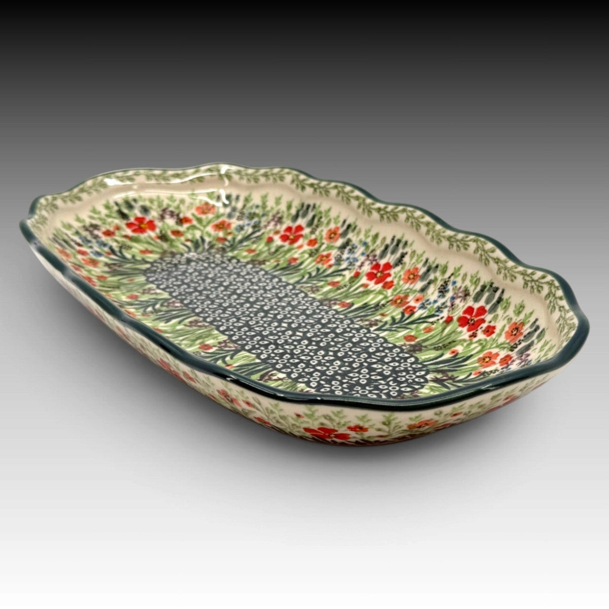 Red Garden scalloped oval tray view 1