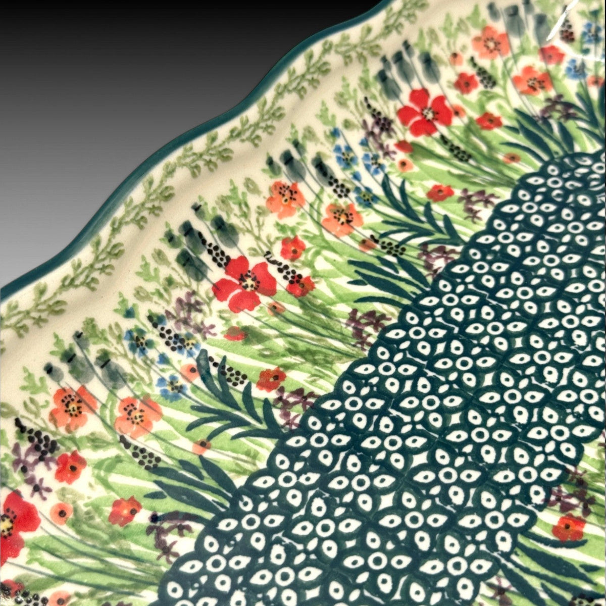 Red Garden scalloped oval tray view 3
