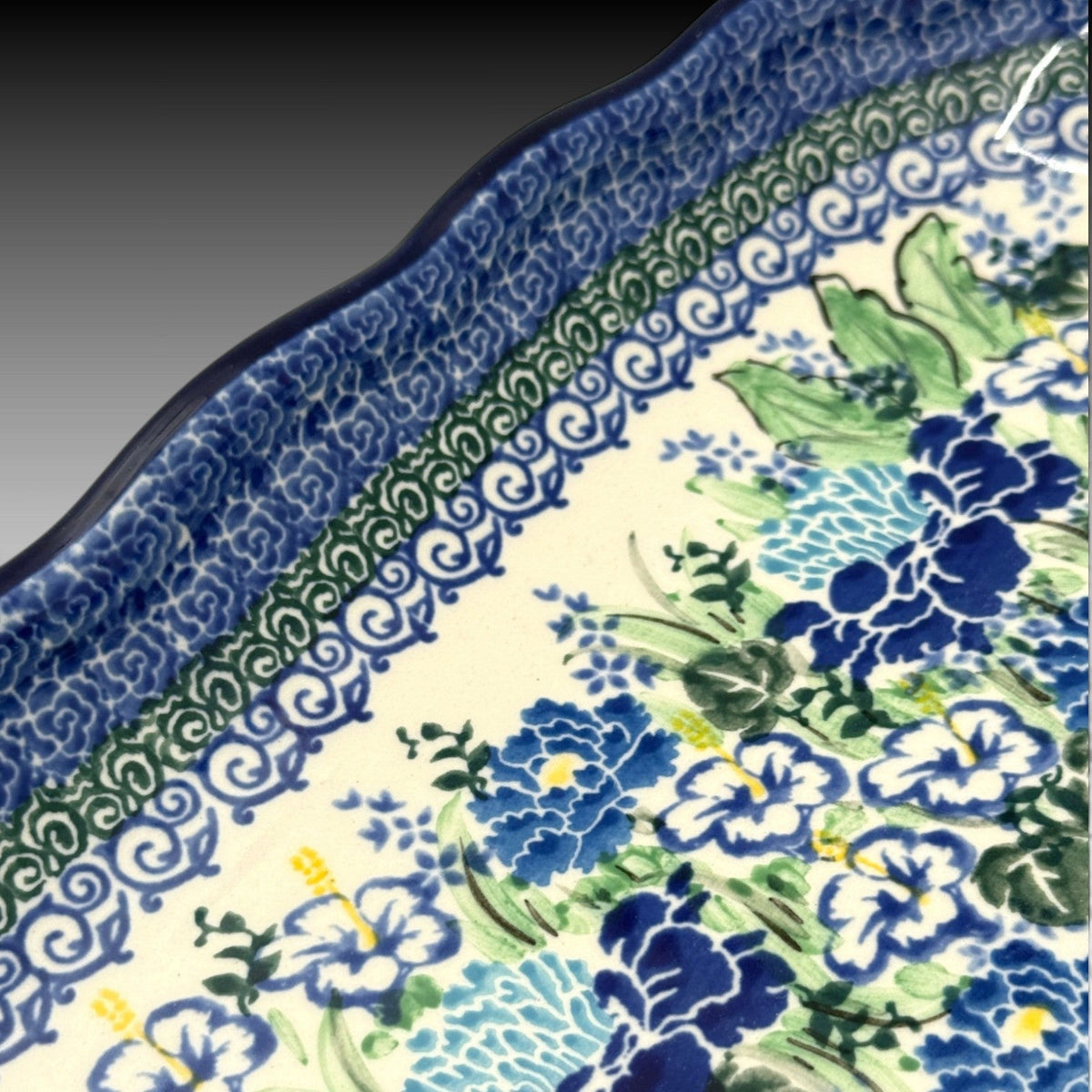 Country Blossoms scalloped oval tray view 3