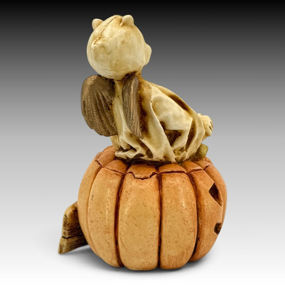 Harmony Kingdom Pumpkinfest TJEVPU98 1998 Event Box Figurine Archive