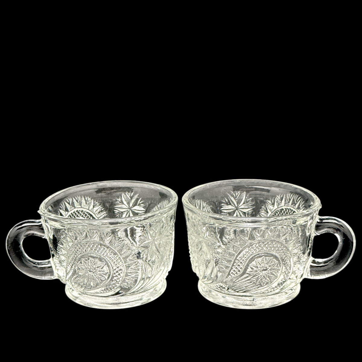 LE Smith Buttons and Daisy 15” Punch Bowl Set - 12 4.5 oz Cups & Glass Ladle