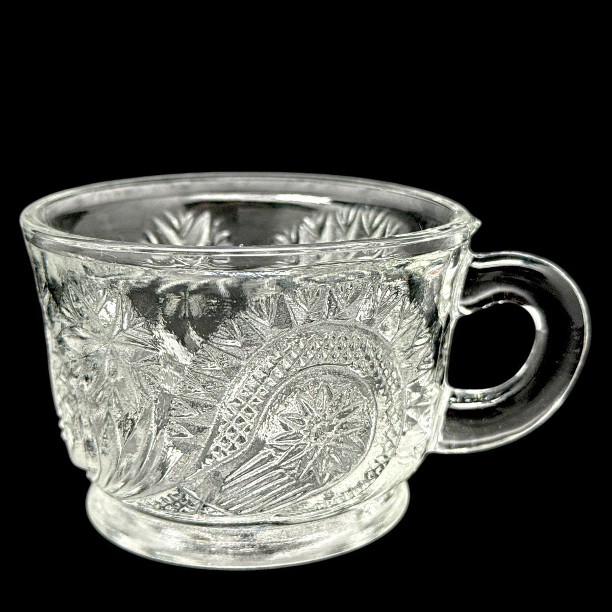 LE Smith Buttons and Daisy 15” Punch Bowl Set - 12 4.5 oz Cups & Glass Ladle